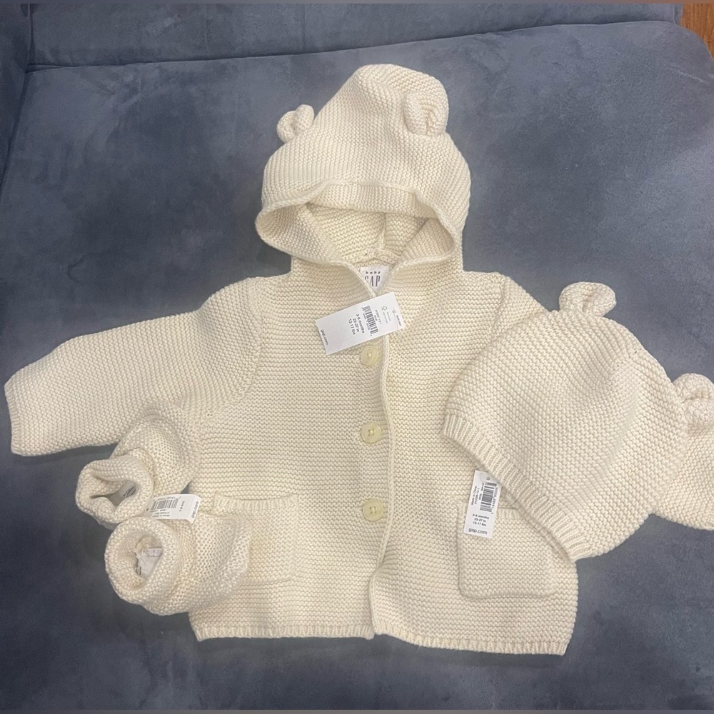 NWT!! Baby gap Size 3-6months.